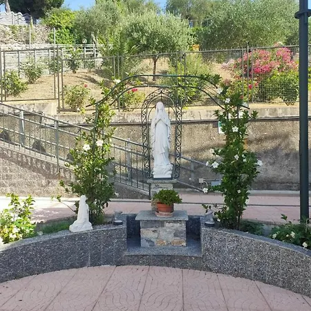 Oasi Regina Pacis فندق مبيت وإفطار *